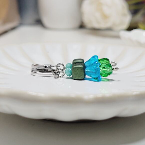 NEW Earrings Petite flower dangle earrings green fairy earrings handm 690grbl#fs - Picture 3 of 7